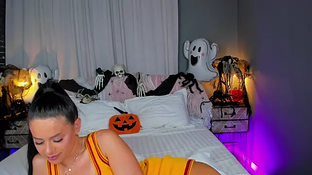 AmedeeaBanks live cam on StripChat