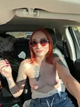 ThornsandHoney live cam on StripChat