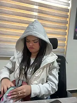 CamilaDuarte_2 live cam on StripChat