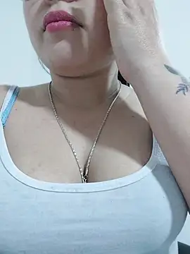 Elinaax live cam on StripChat