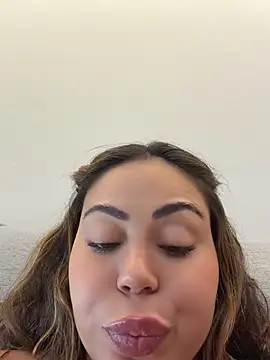 LariiHotWife