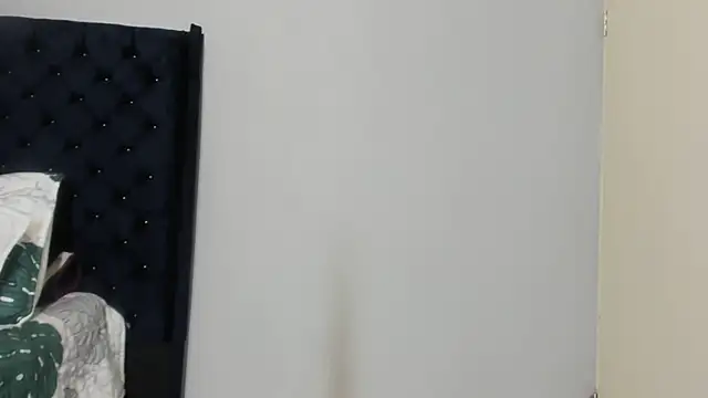 ConnieSmall24 live cam preview