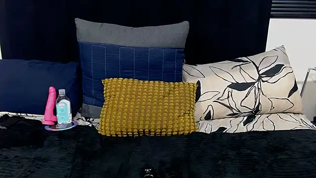 Emergency247 live cam on StripChat