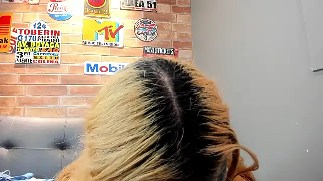 foxy_renata live cam on StripChat