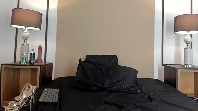 Nina_Hilton