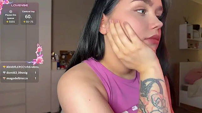 LolaRazee webcam