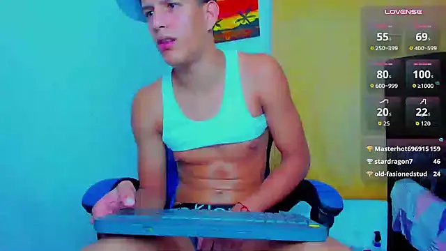 theo_bigcock_ live cam on StripChat