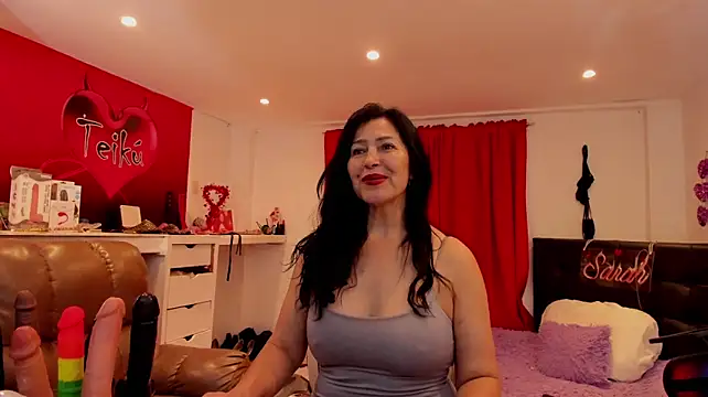 Sarah_teiku live cam on StripChat