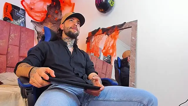 alpha_master1 (M young) - NAKED + MASTURBATION