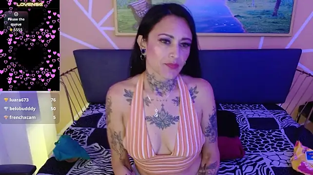 Roxanne_vale live cam on StripChat