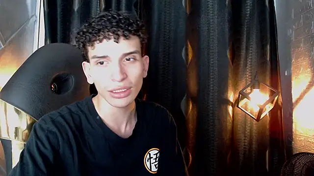 DAMIAN_22 live cam on StripChat
