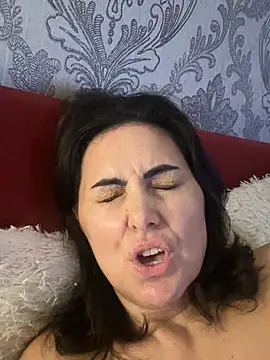 emma_roqueen (F milf) - Single QUEEN looking for a faithful slav