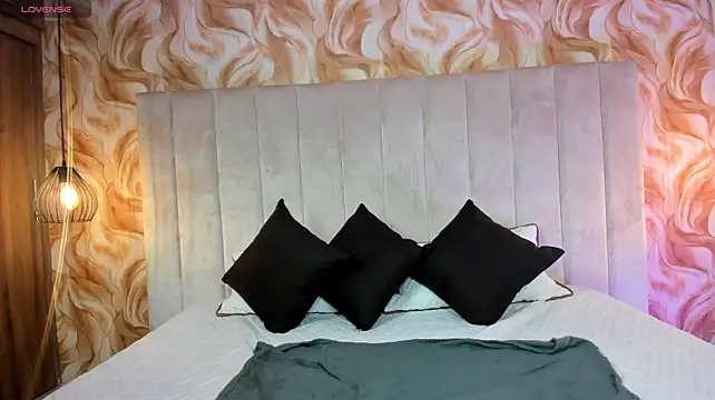 ChloeSmith_x live cam on StripChat