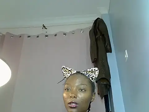 Hera_nyxy live cam on StripChat