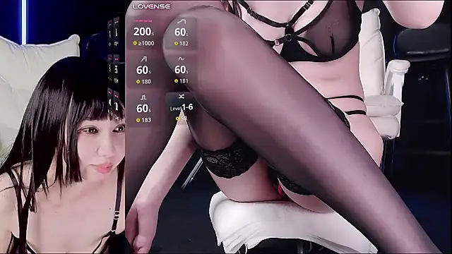 LOVEQQ6 live cam on StripChat