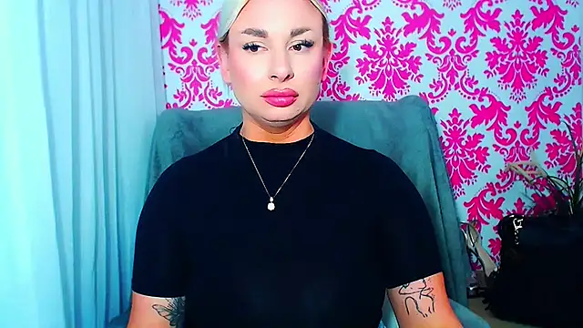 LuxuriaGoddess webcam