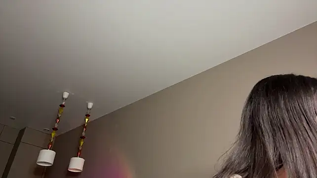 TylaIvoryn live cam on StripChat