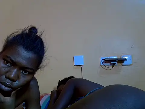 pretty_smal live cam on StripChat