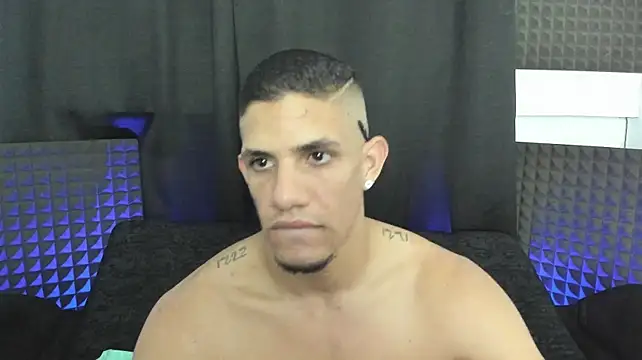 jhonnysnow17 on Stripchat