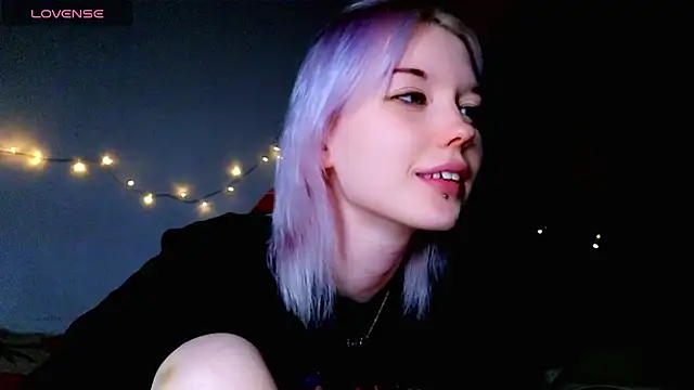 Kiara_Age live cam on StripChat