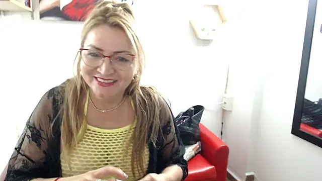 DIVAX_MONSERRAT live cam on StripChat