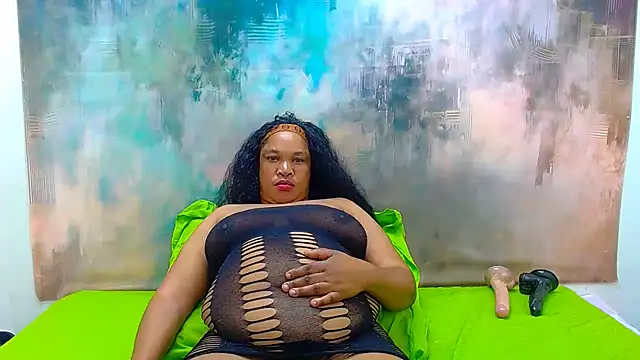 LuxeBBWxx2 big booty couple cam