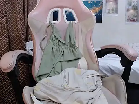 Mistress_Bigcockts live cam on StripChat