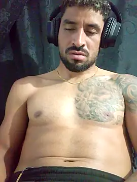Alexsexygamer live cam on StripChat
