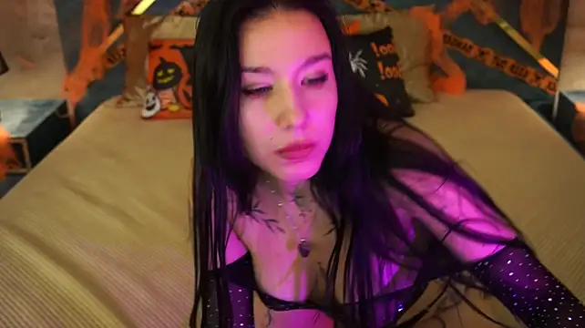 NikkiGoldSide