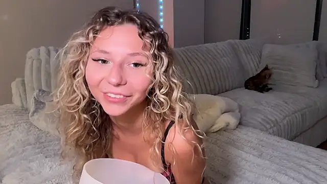 anyaa777 live cam on StripChat