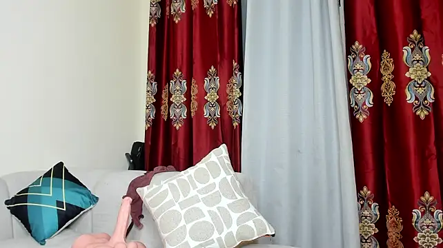 Dynasty_Smiles webcam