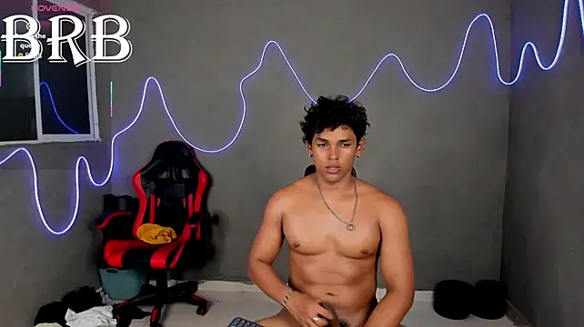 LiamVibes212 live cam on StripChat