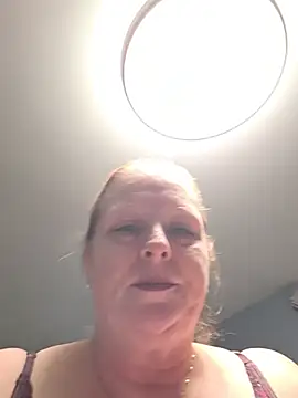 CanadianQueen1973 live cam on StripChat