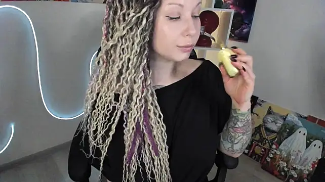 HoneySallyMoore live cam on StripChat