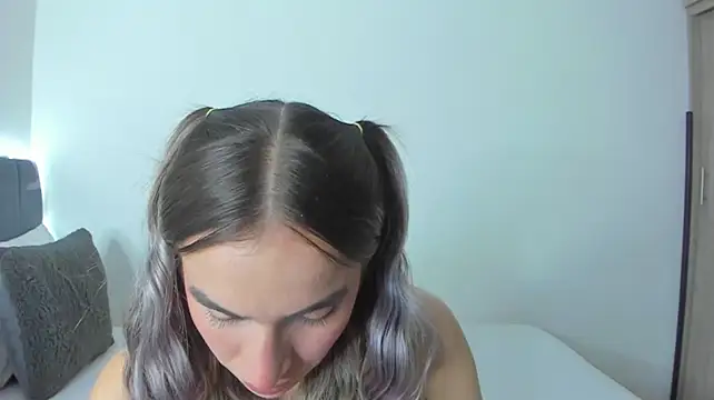 im_sarah34 live cam on StripChat