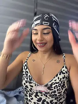 LilacNoir live cam on StripChat