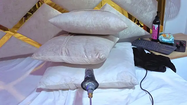 Chantal_Sex_XXX live cam on StripChat