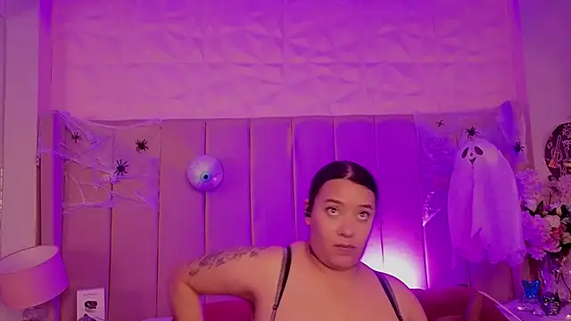 MollyBigBoobs12 live cam on StripChat