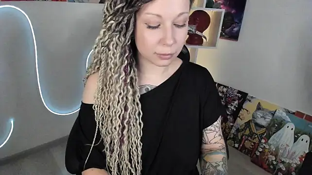 HoneySallyMoore live cam on StripChat