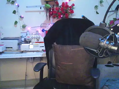 Anaconda2350 live cam on StripChat