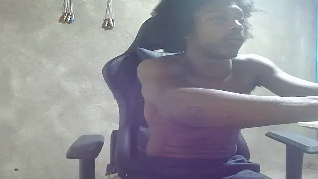 Larry-n-clouds live cam on StripChat