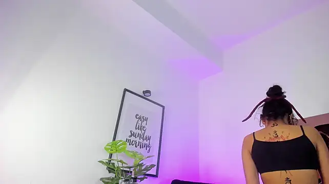 MeowMotta live cam on StripChat