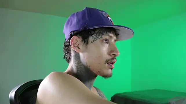 trieone on Stripchat