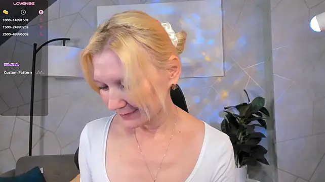Julie_Lucas
