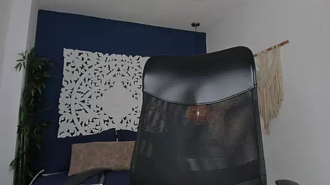 B_Wild live cam on StripChat