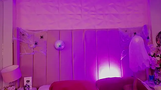 MollyBigBoobs12 live cam on StripChat