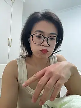 little-strawberry live cam on StripChat