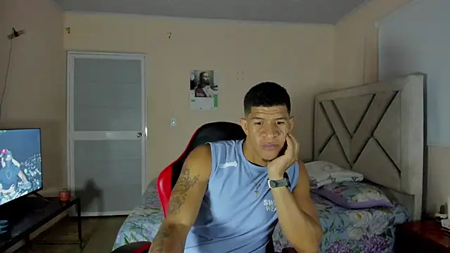 Felipe-ReyesF4 live cam on StripChat