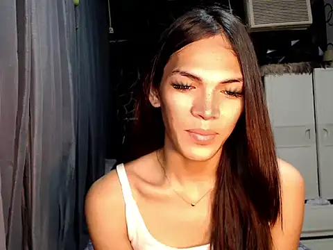 GORGEOUS_CARMEE