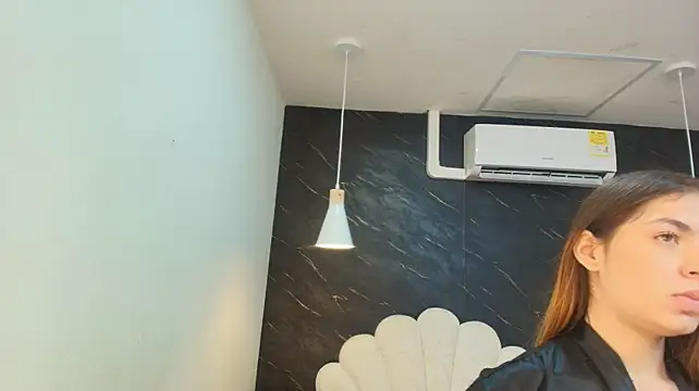 kissme_luna live cam on StripChat